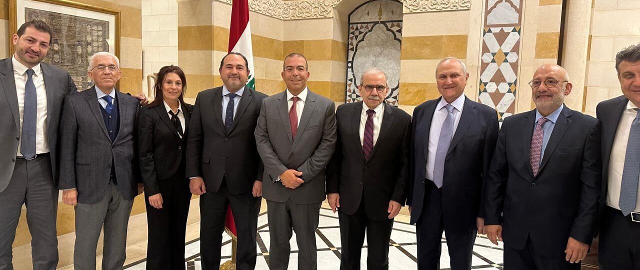 رئيس الحكومة نوّاف سلام يطلّع على نشاطات نادي الغولف ويشيد بدوره في حماية البيئة والترويج السياحي