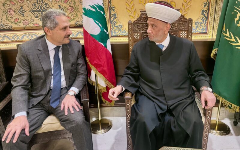 استقبل مفتي الجمهورية اللبنانية الشيخ عبد اللطيف دريان في دار الفتوى سفير الجزائر في لبنان السيد كمال بوشامة الذي قال بعد اللقاء