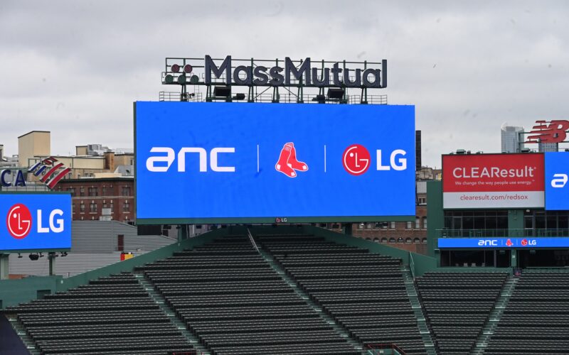 إل جي تُزوّد ​​ملعب بوسطن RED SOX بحلول عرض تجارية ضخمة