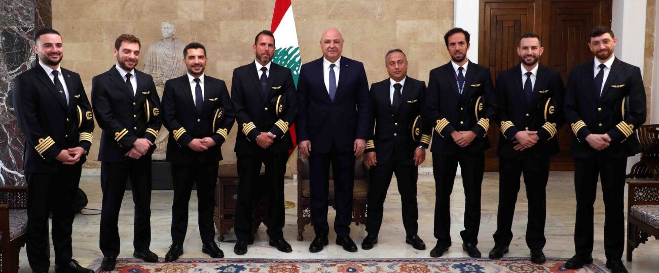 رئيس الجمهورية عرض مع نقابة الطيارين اللبنانيين تحديات عملهم واكد عزم الدولة على تطوير قطاع الطيران في لبنان