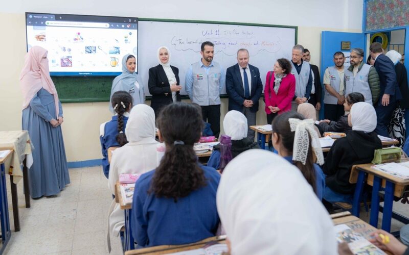 سلطان بن أحمد القاسمي يزور مخيم “ماركا” للاجئين ومؤسسات إنسانية في الأردن ويدعو إلى تكاتف الجهود وحشد الدعم للأشقاء الفلسطينيين
