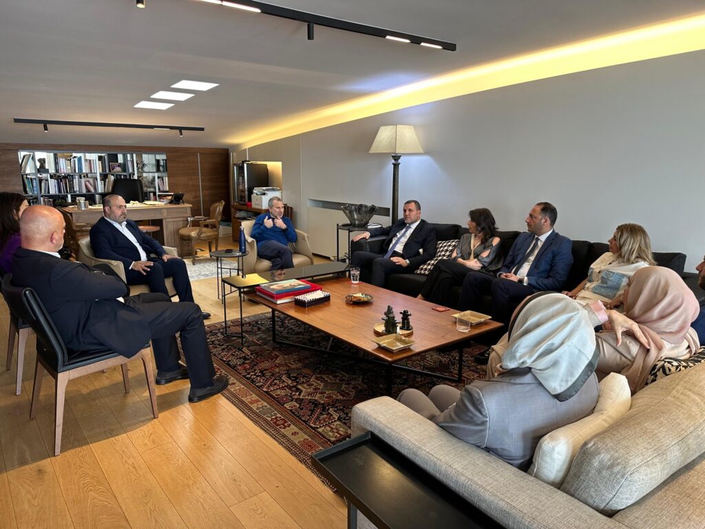 إستقبل رئيس التيار الوطني الحر النائب جبران باسيل لجنة الإغتراب في نقابة المحامين في بيروت برئاسة المحامي سامر بعلبكي